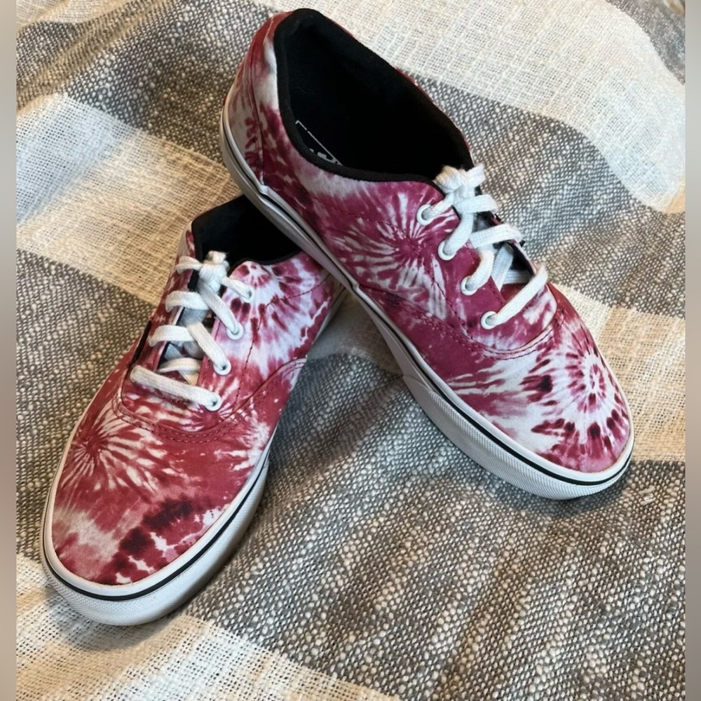 MISSY VANS Fuchsia/White Tie Dye Lace Up Sz 5 Skater Sneakers